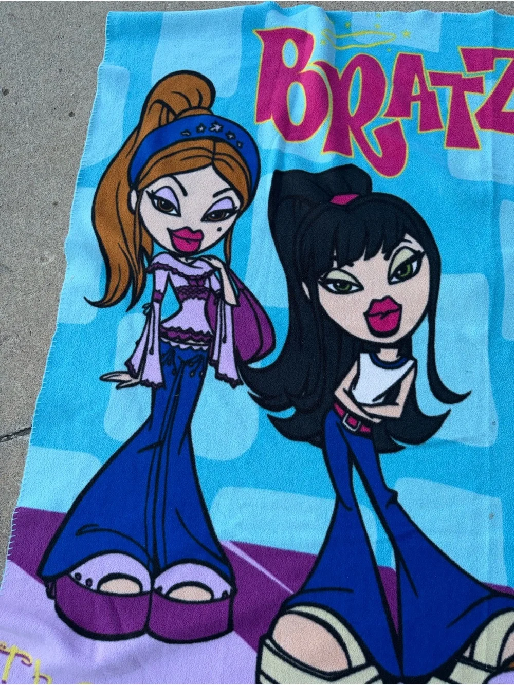 2003 Y2K vintage BRATZ fashion dolls Graphic light weight fleece blanket throw